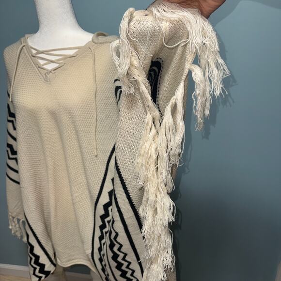 Kori America Cream S/M Sweater Poncho Fringe Hooded Autumn Essential Cozy Soft - Picture 4 of 9
